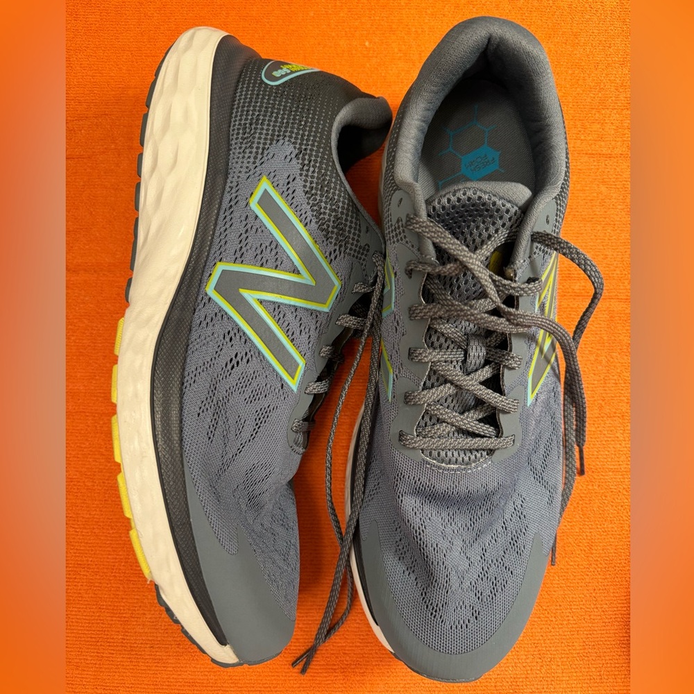 Like-New Men’s New Balance Sneakers - size 13
